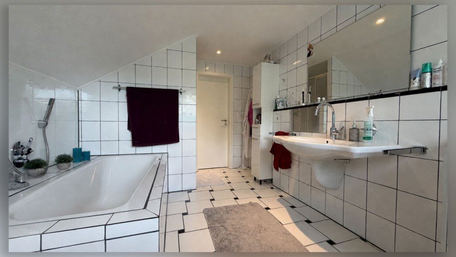 Badezimmer im Dachgeschoss Maisonettewohnung Heiden
