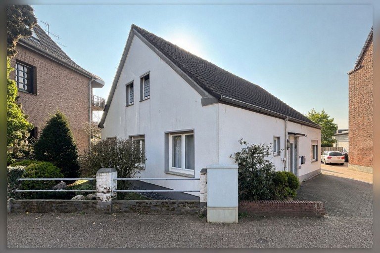 Stra�enansicht Bocholt Einfamilienhaus Raum f�r Ideen - Charmantes Einfamilienhaus in zentraler Lage von Bocholt