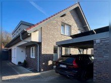 Carport - Fahrradgarage Ruhig gelegen, clever geschnitten - moderne Doppelhaush�lfte mit Keller und Carport