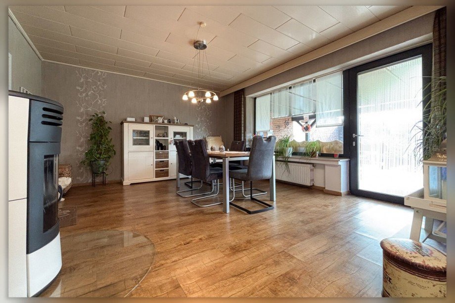 Essbereich mit Pelletofen Doppelhaush�lfte Heiden