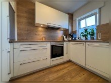 K�che Modern und lichtdurchflutet: 3-Zimmer-Wohnung im 1. Obergeschoss mit S�dwest-Balkon