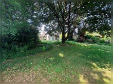 Gartenansicht Gro�z�giger Bungalow mit park�hnlichem Garten