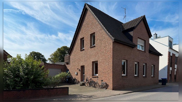 Stra�enansicht Stadtlohn Erdgeschosswohnung Viel Platz auf einer Ebene - Erdgeschosswohnung mit 4 Zimmern im Herzen von Stadtlohn