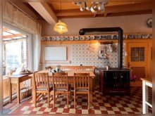 Wohnk�che mit nostalgischem Holzherd Ein R�ckzugsort im Gr�nen: Hofstelle in Alleinlage, perfekt f�r Pferdehaltung