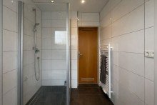 Bad - ebenerdige Dusche Ruhe trifft Lage - Stilvolle Wohnung mit Waldblick nahe Krankenhaus & Fachhochschule