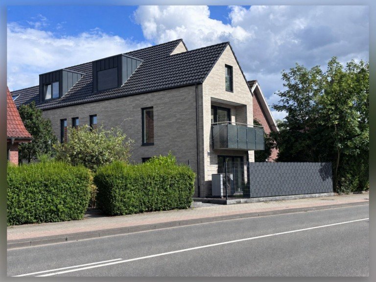 Stra�enansicht Borken Maisonettewohnung Neubau-Wohnkomfort auf zwei Ebenen: moderne 3-Zimmer-Maisonette mit Galerie und Balkon